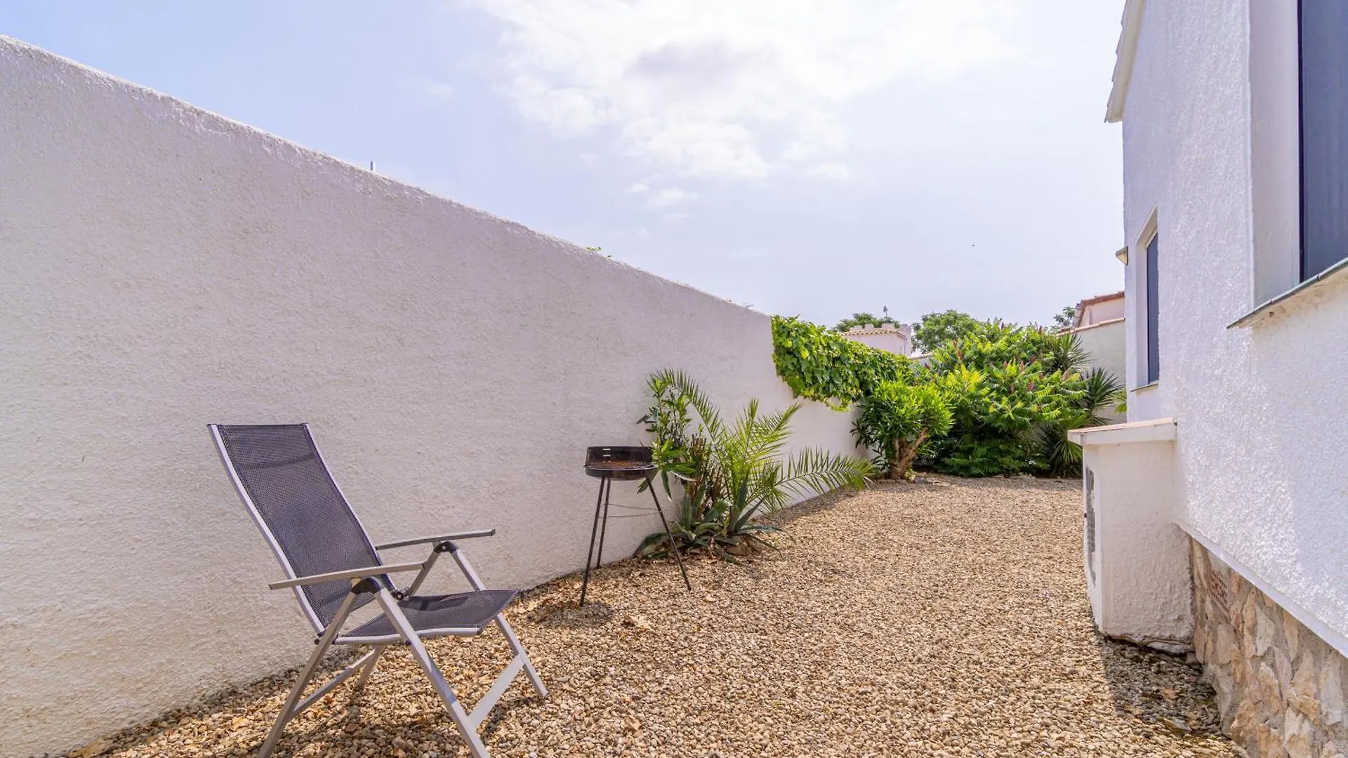 Apart-Rent Casa Montseny 0119 Empuriabrava Villa