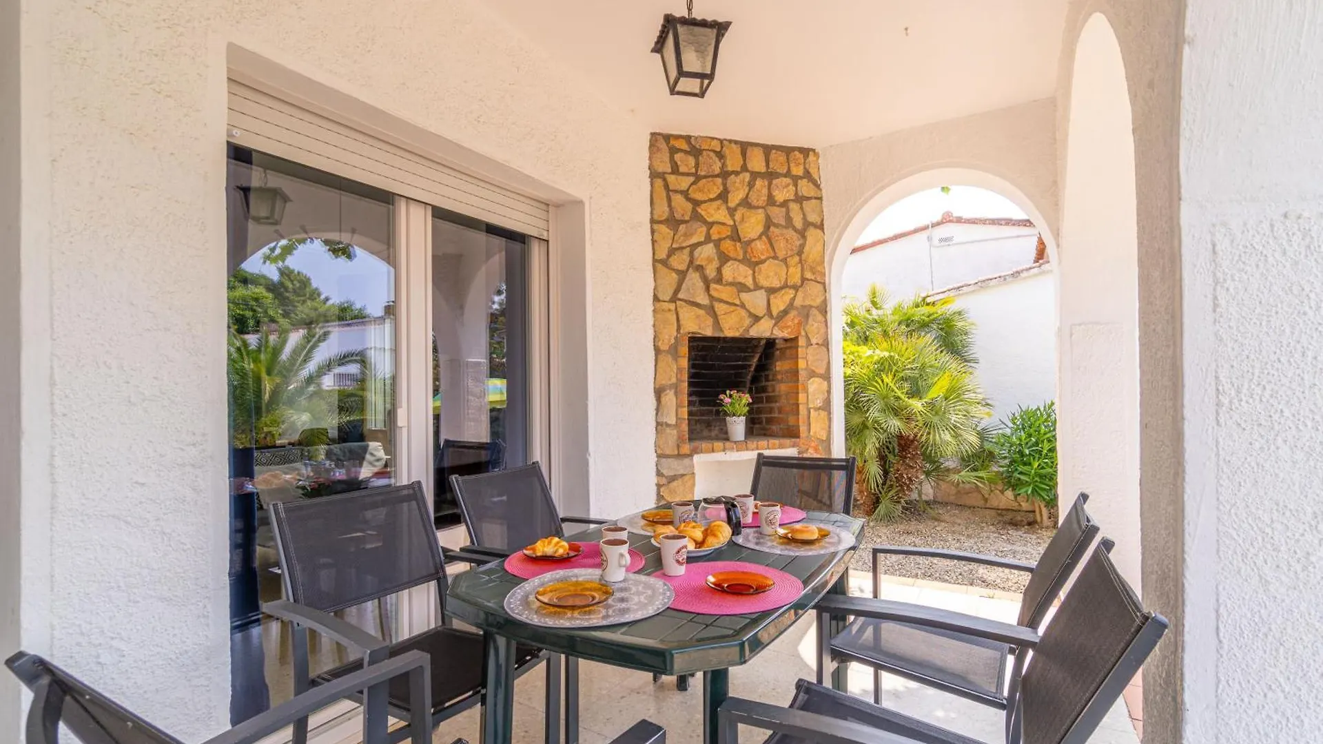 Apart-Rent Casa Montseny 0119 Empuriabrava Villa