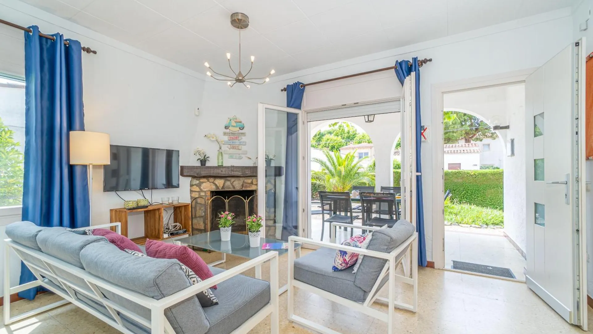 Apart-Rent Casa Montseny 0119 Empuriabrava Villa